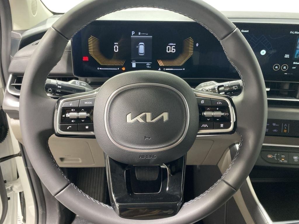 2026 Kia Carnival LXS - Snow White Pearl exterior view 10