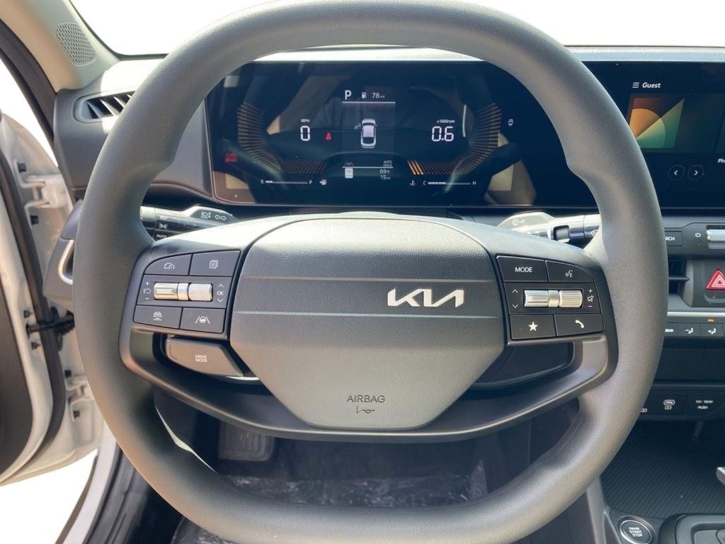 2026 Kia K4 LXS - Snow White Pearl exterior view 10