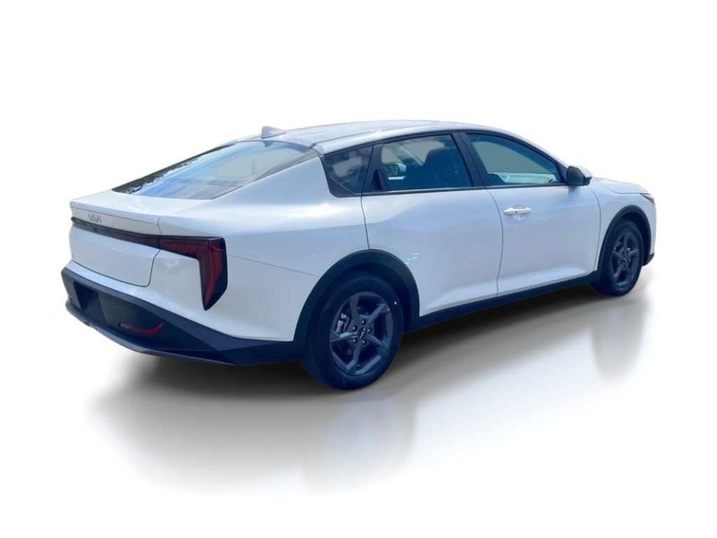 2026 Kia K4 LXS - Snow White Pearl exterior view 7