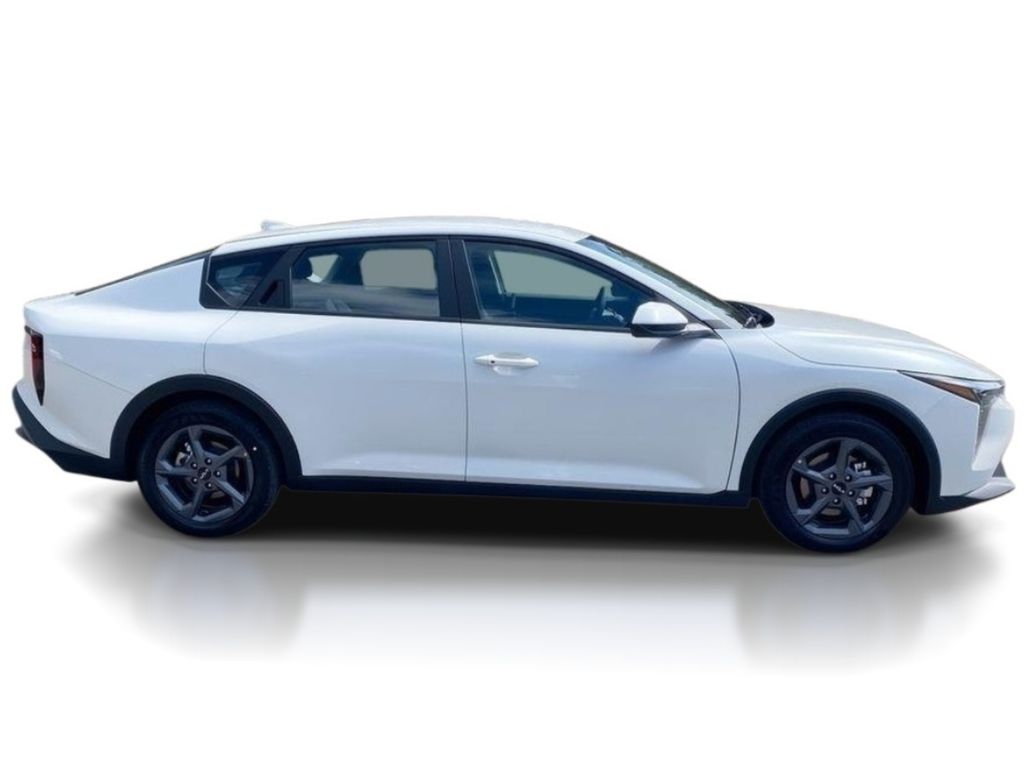 2026 Kia K4 LXS - Snow White Pearl exterior view 8