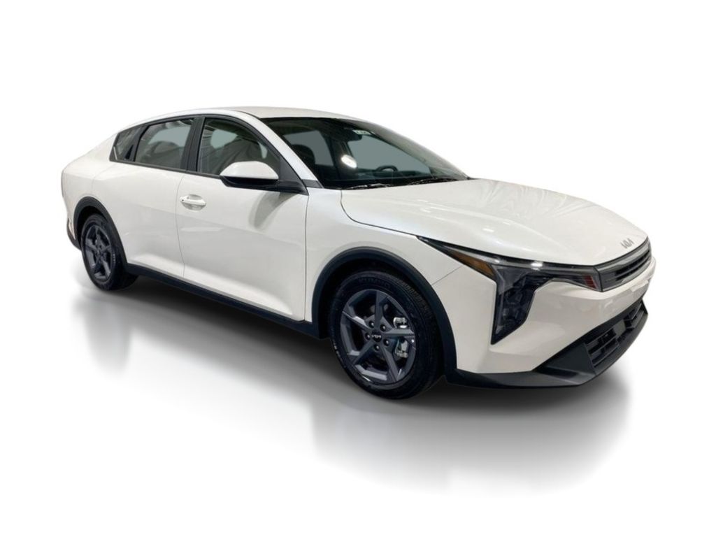 2026 Kia K4 LXS - Snow White Pearl exterior view 2