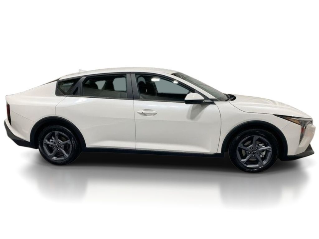 2026 Kia K4 LXS - Snow White Pearl exterior view 8