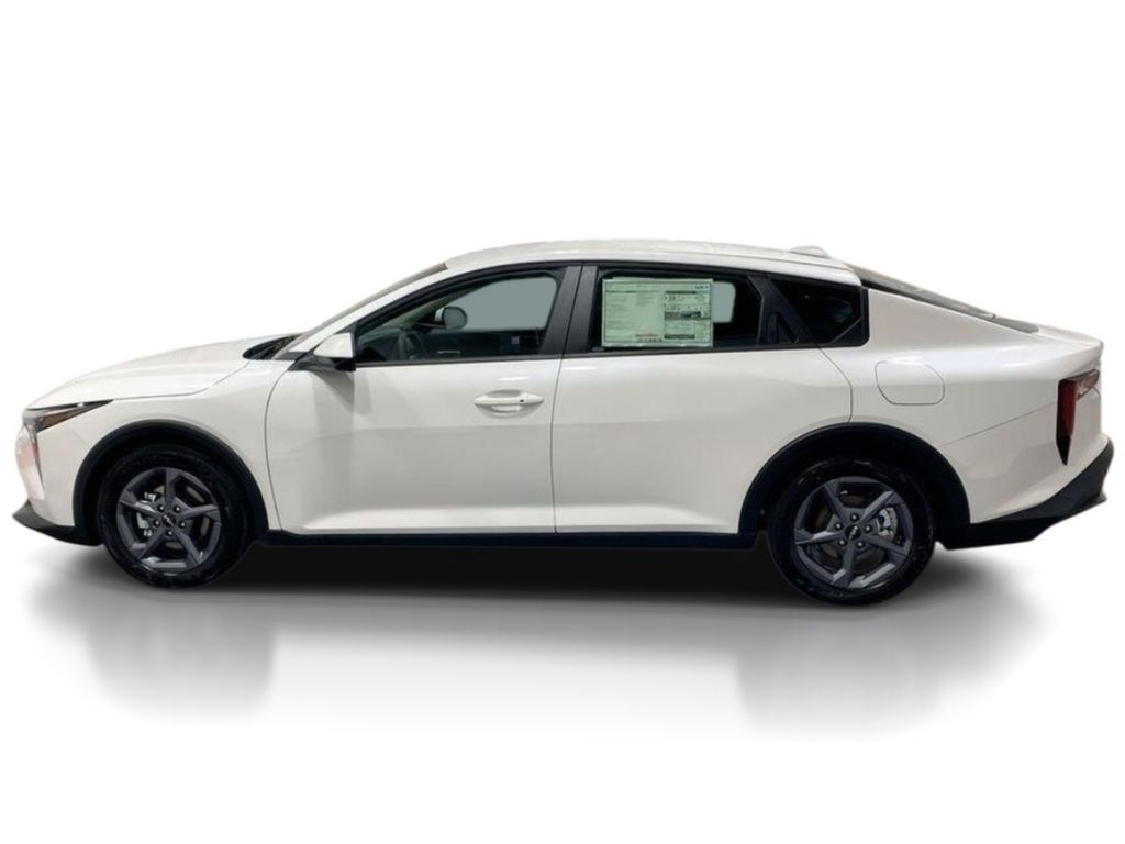 2026 Kia K4 LXS - Snow White Pearl exterior view 4