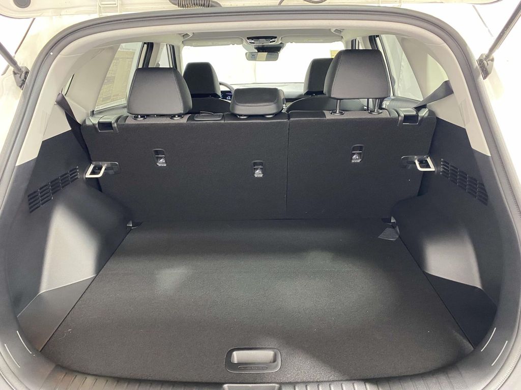 2026 Kia Seltos S - Clear White/Black Roof exterior view 11