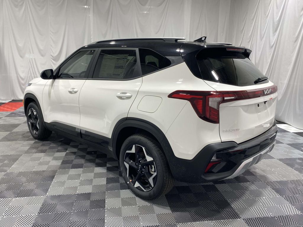 2026 Kia Seltos S - Clear White/Black Roof exterior view 2