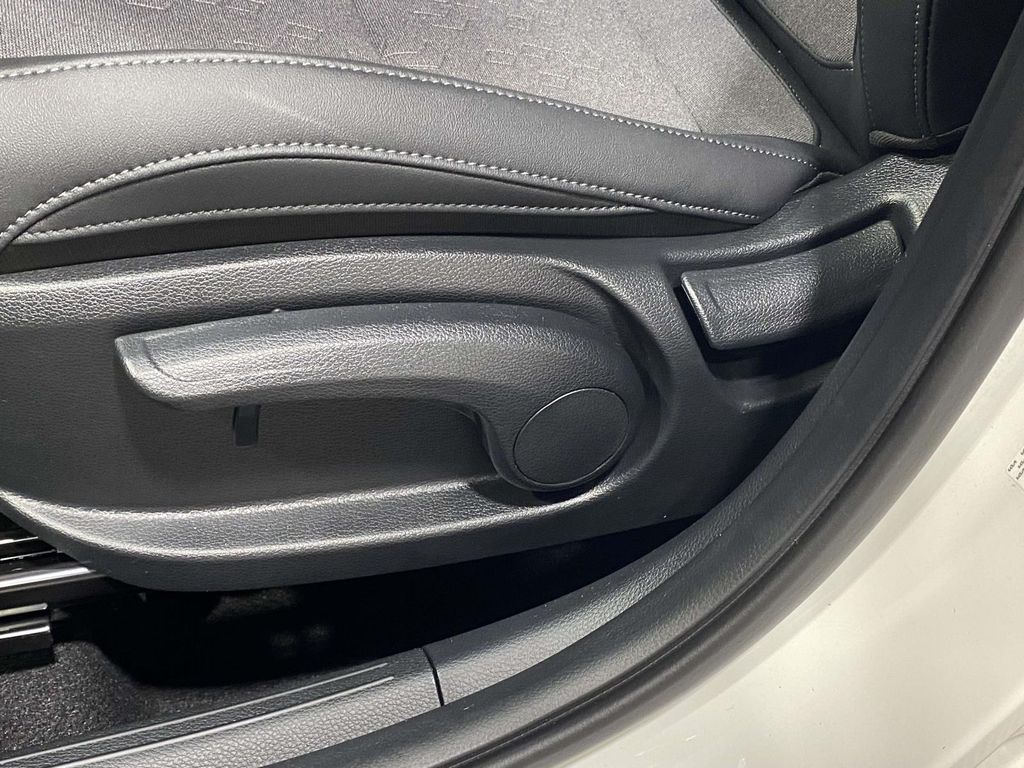 2026 Kia Seltos S - Clear White/Black Roof exterior view 18