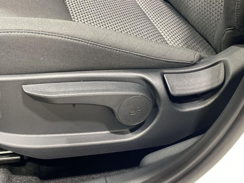 2026 Kia Sportage LX - Snow White Pearl exterior view 13
