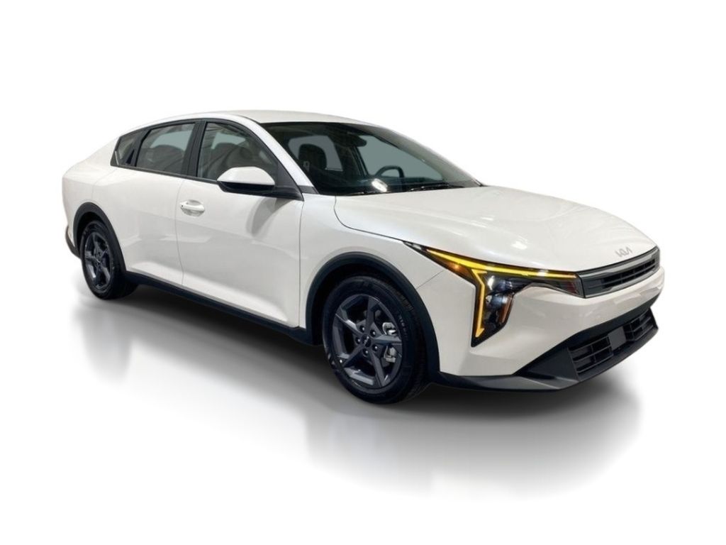 2026 Kia K4 LXS - Snow White Pearl exterior view 2