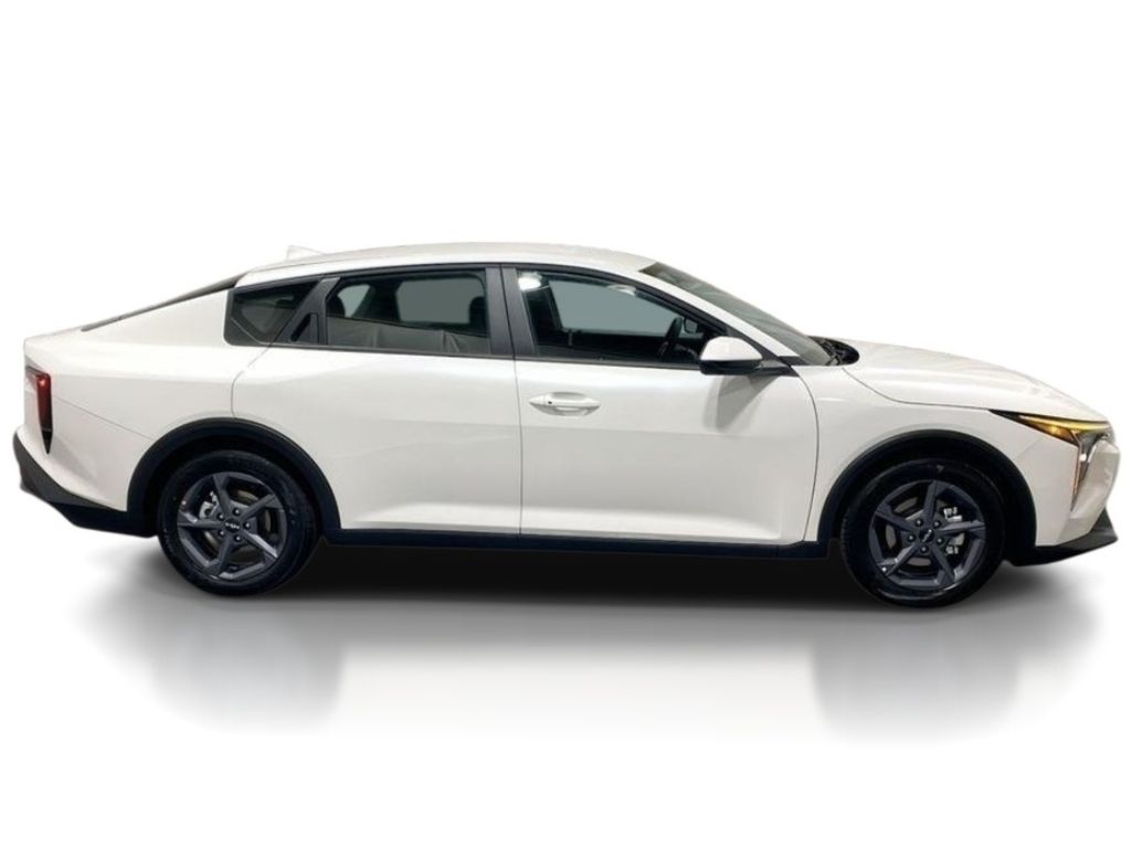 2026 Kia K4 LXS - Snow White Pearl exterior view 8