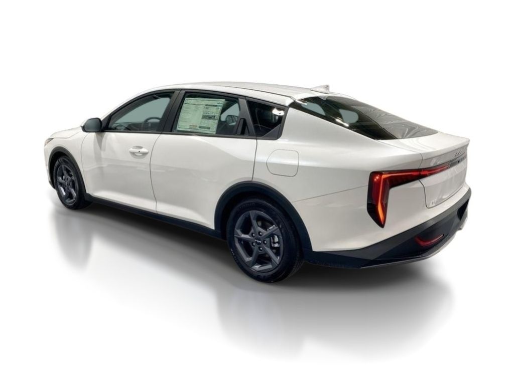 2026 Kia K4 LXS - Snow White Pearl exterior view 5