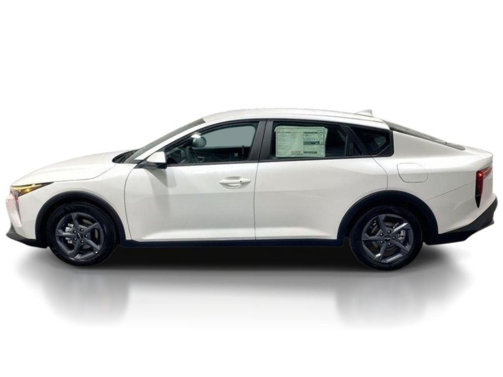 2026 Kia K4 LXS - Snow White Pearl exterior view 4