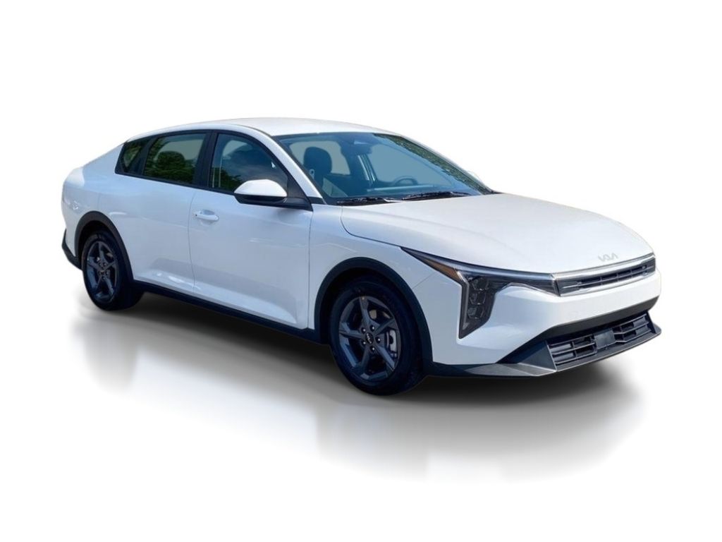 2026 Kia K4 LXS - Snow White Pearl exterior view 2