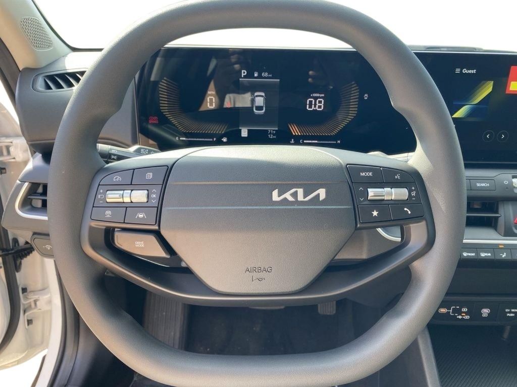 2026 Kia K4 LXS - Snow White Pearl exterior view 10