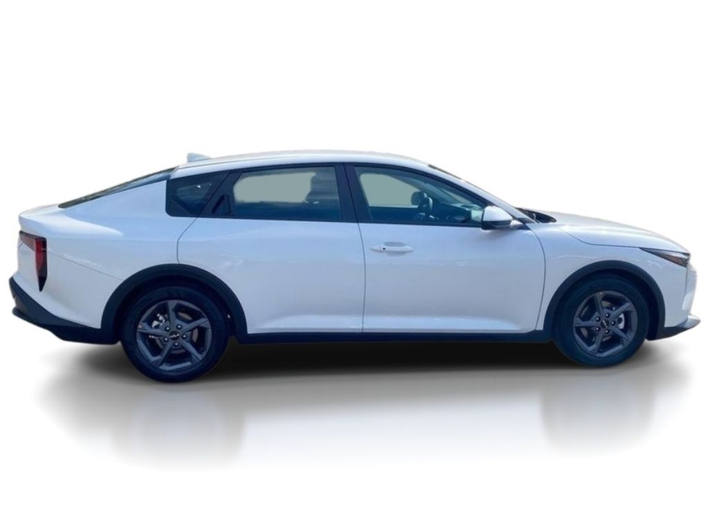 2026 Kia K4 LXS - Snow White Pearl exterior view 8
