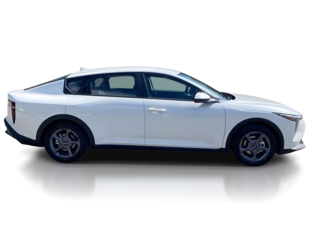 2026 Kia K4 LXS - Snow White Pearl exterior view 8