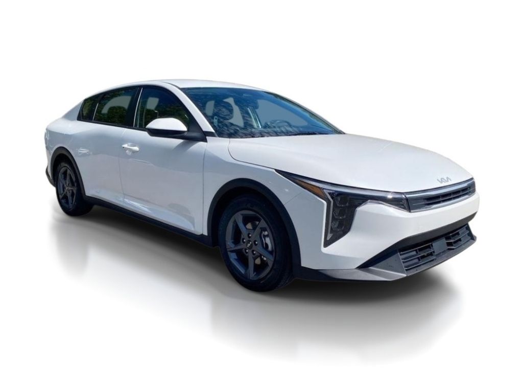 2026 Kia K4 LXS - Snow White Pearl exterior view 2