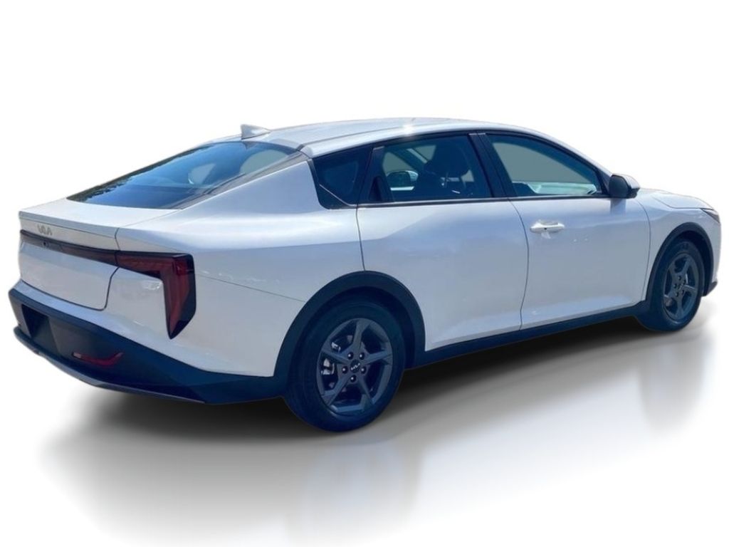 2026 Kia K4 LXS - Snow White Pearl exterior view 7