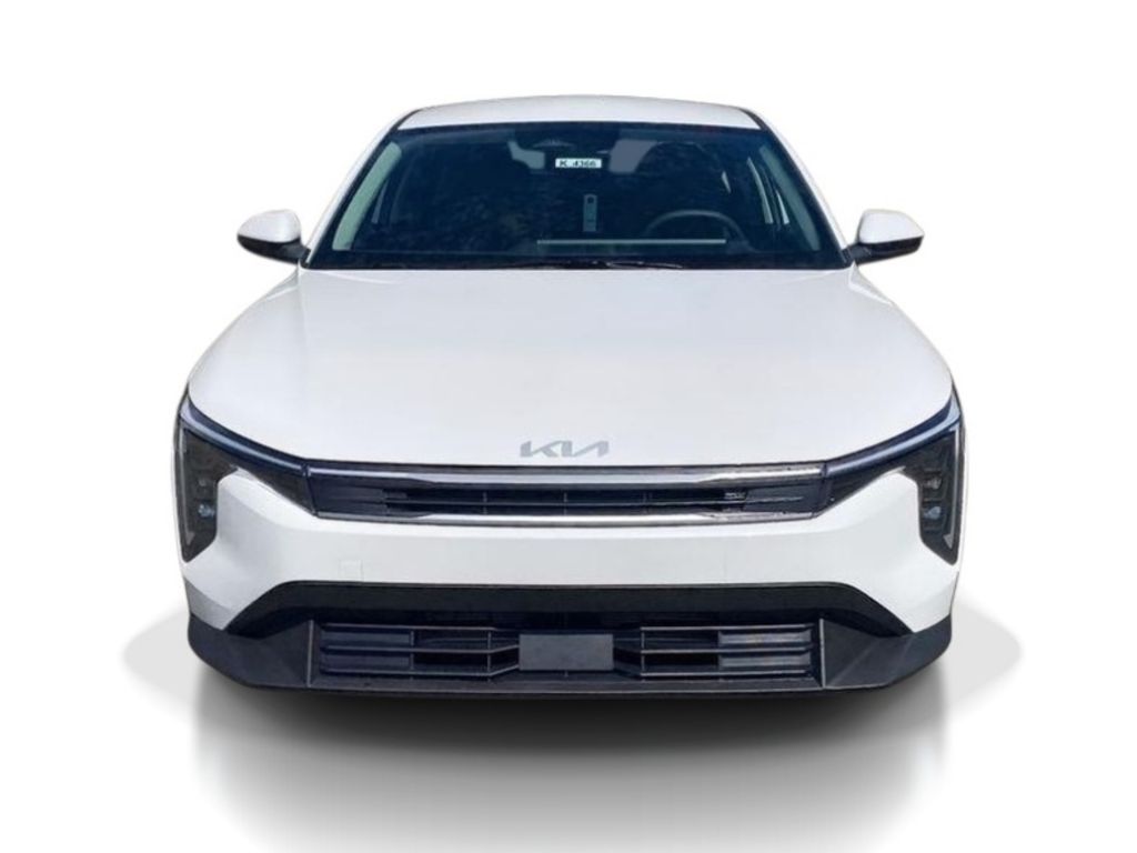 2026 Kia K4 LXS - Snow White Pearl exterior view 3