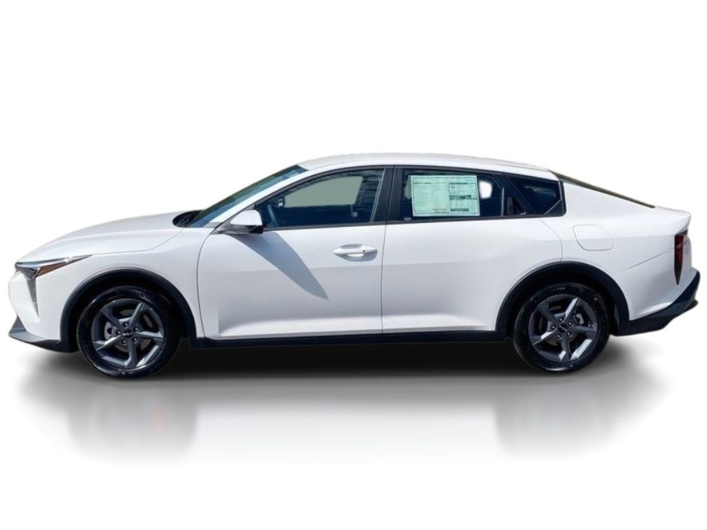 2026 Kia K4 LXS - Snow White Pearl exterior view 4