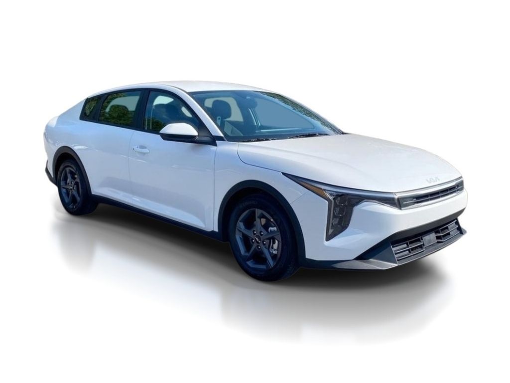 2026 Kia K4 LXS - Snow White Pearl exterior view 2