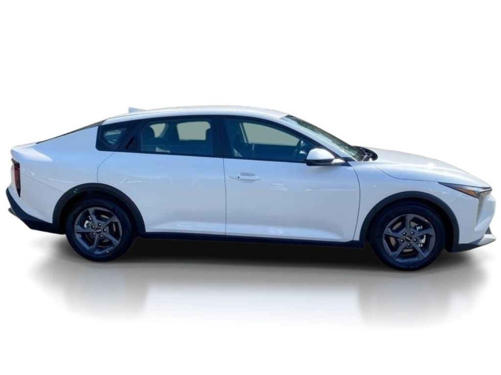 2026 Kia K4 LXS - Snow White Pearl exterior view 8