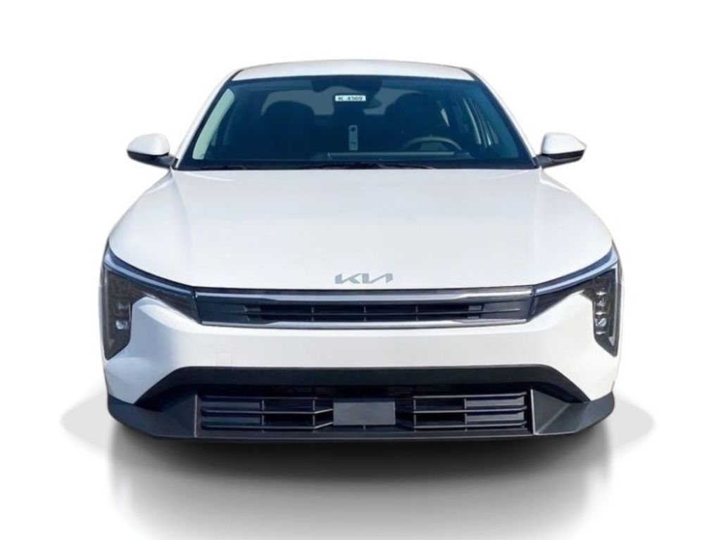 2026 Kia K4 LXS - Snow White Pearl exterior view 3