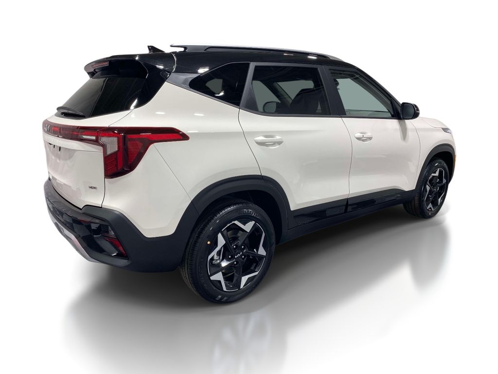 2026 Kia Seltos S - Clear White/Black Roof exterior view 4