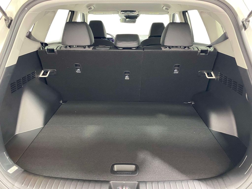 2026 Kia Seltos S - Clear White/Black Roof exterior view 8
