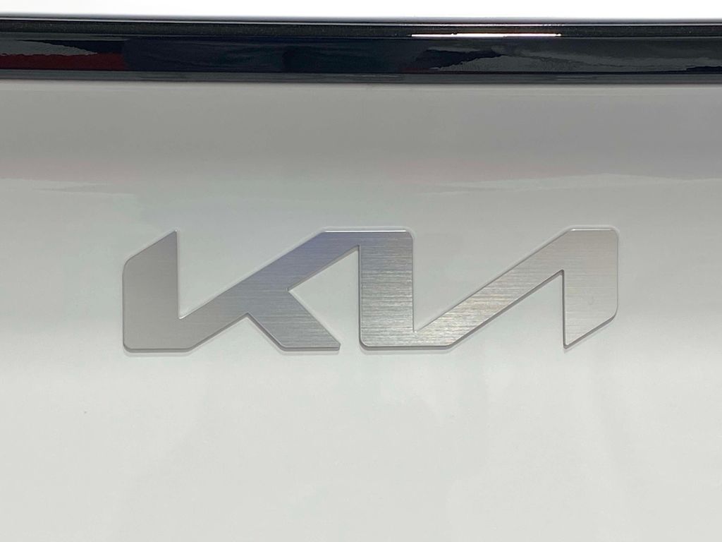 2026 Kia Sportage LX - Glacial White Pearl exterior view 9