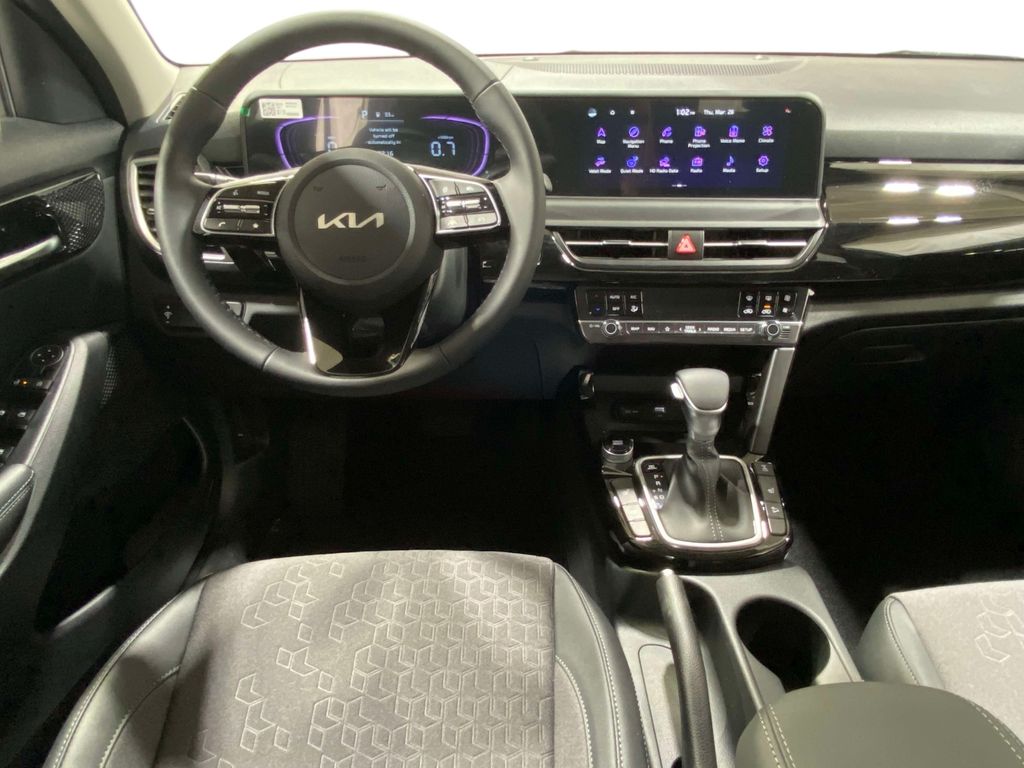 2026 Kia Seltos S - Clear White/Black Roof exterior view 11
