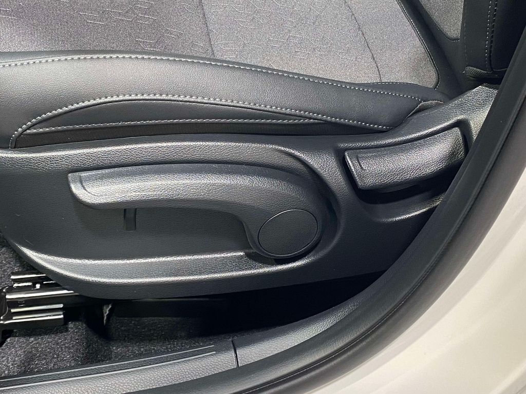 2026 Kia Seltos S - Clear White/Black Roof exterior view 17