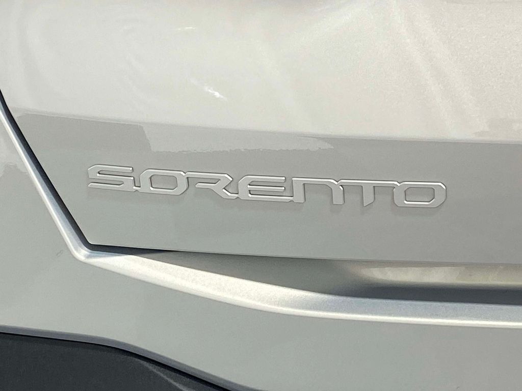 2026 Kia Sorento LX - IVORY SILVER exterior view 8