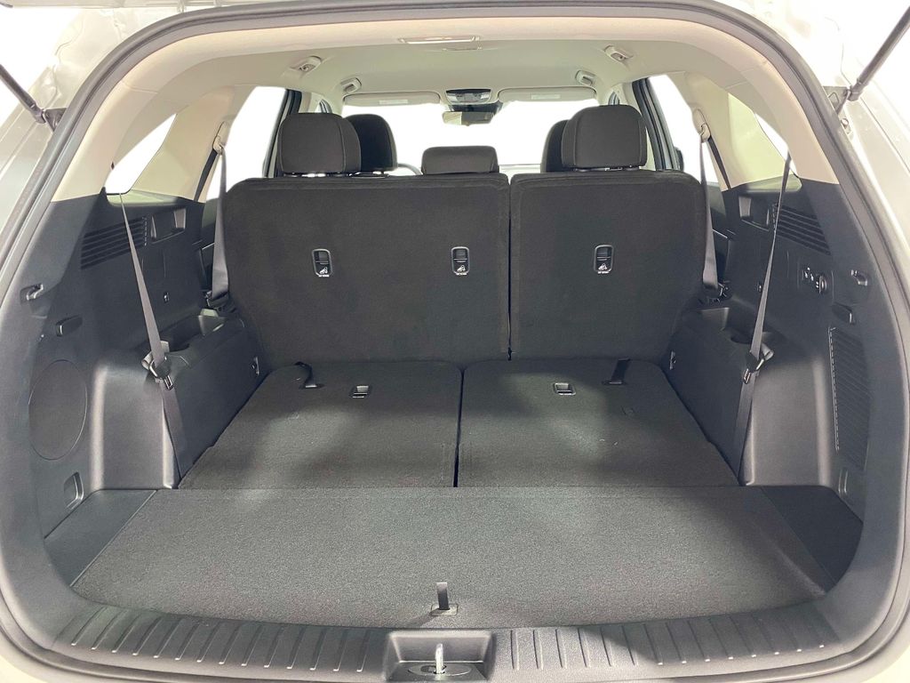 2026 Kia Sorento LX - IVORY SILVER exterior view 9