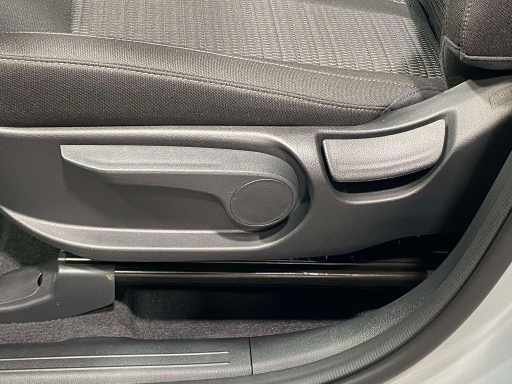 2026 Kia Sorento LX - IVORY SILVER exterior view 16