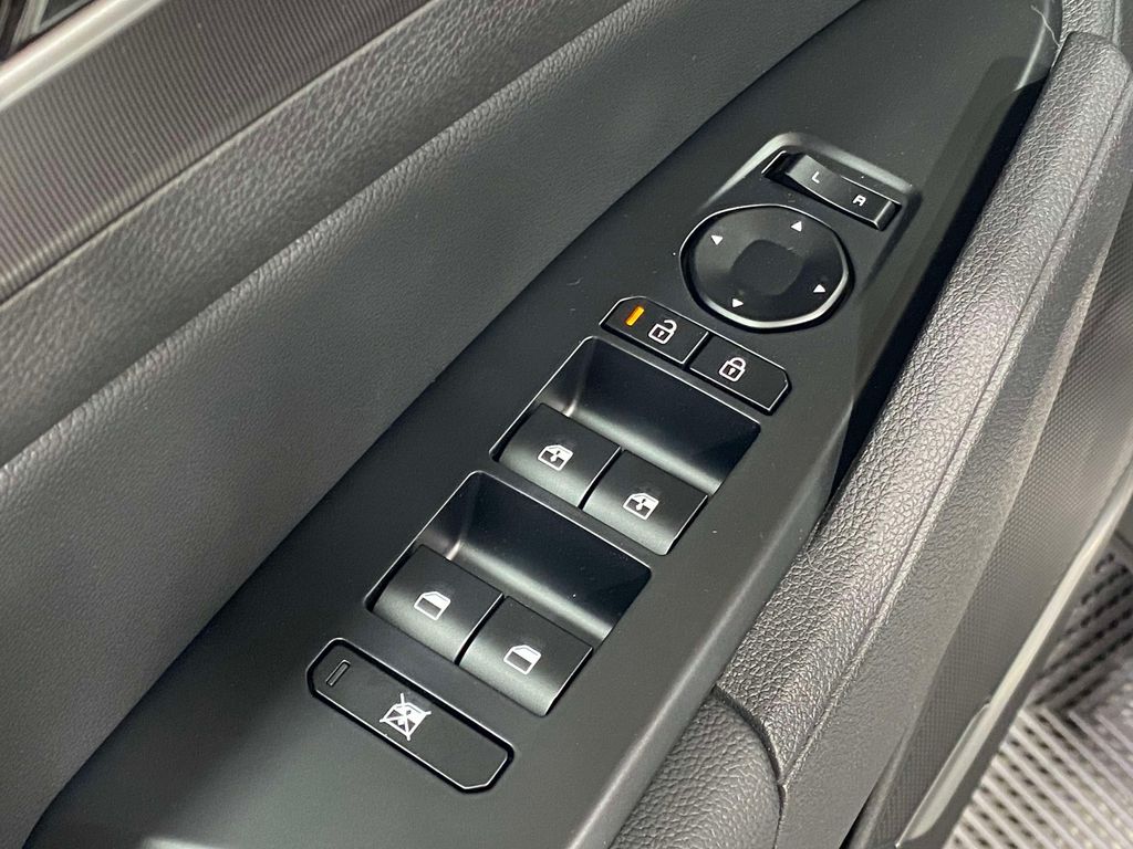 2026 Kia Sportage Hybrid EX - Snow White Pearl exterior view 20