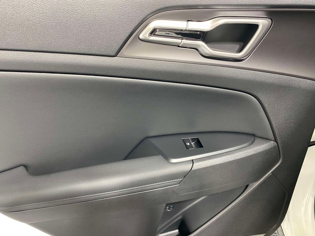 2026 Kia Sportage Hybrid EX - Snow White Pearl exterior view 14