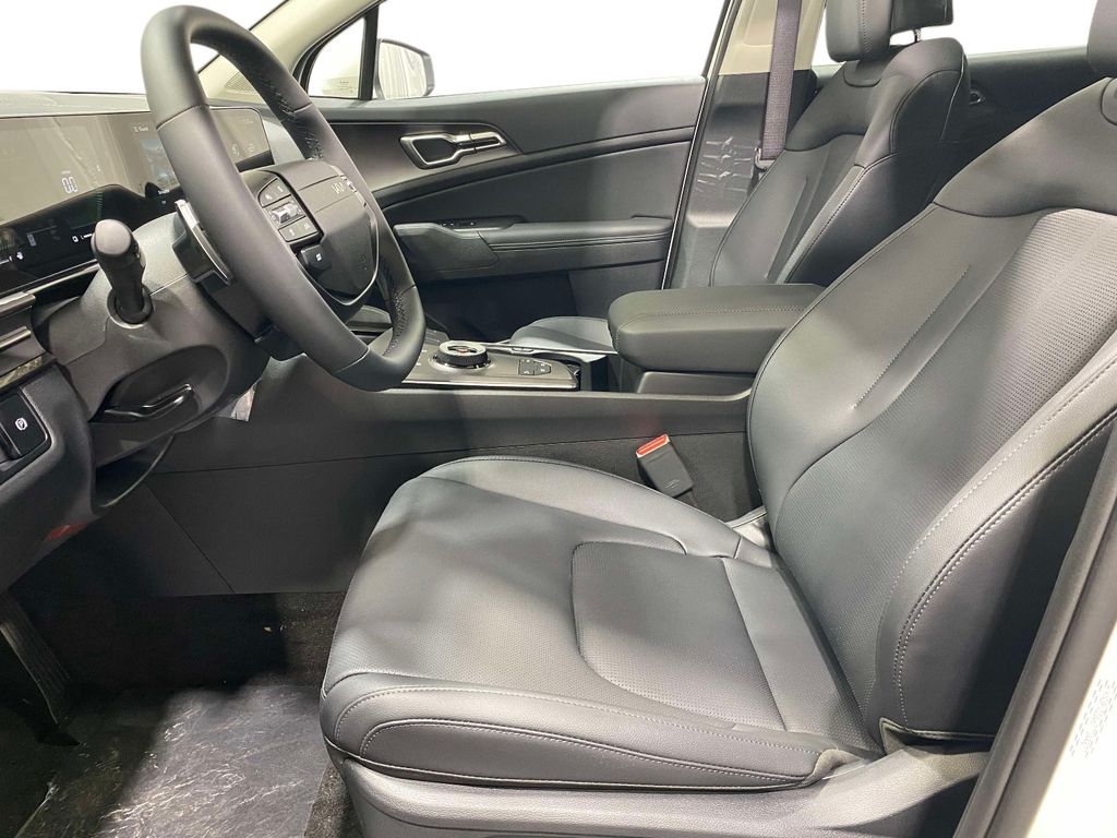 2026 Kia Sportage Hybrid EX - Snow White Pearl exterior view 17