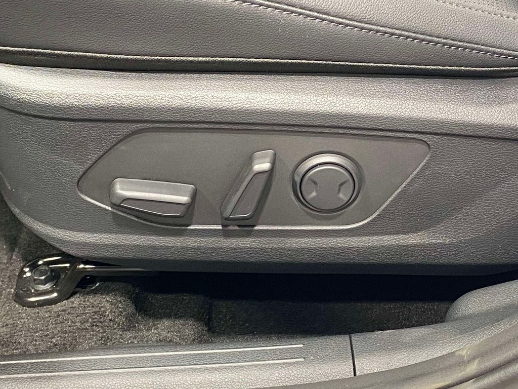 2026 Kia Sportage Hybrid EX - Snow White Pearl exterior view 18
