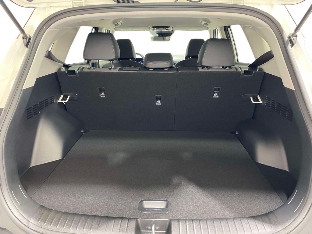 2026 Kia Seltos S - Clear White/Black Roof exterior view 9