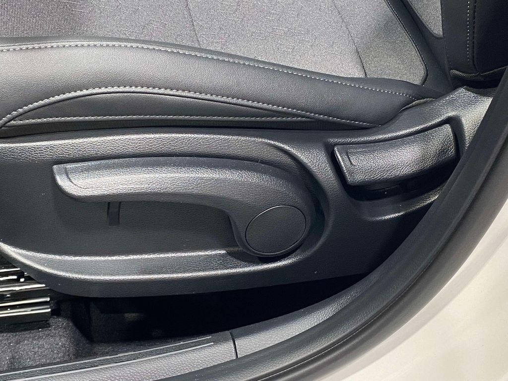 2026 Kia Seltos S - Clear White/Black Roof exterior view 16