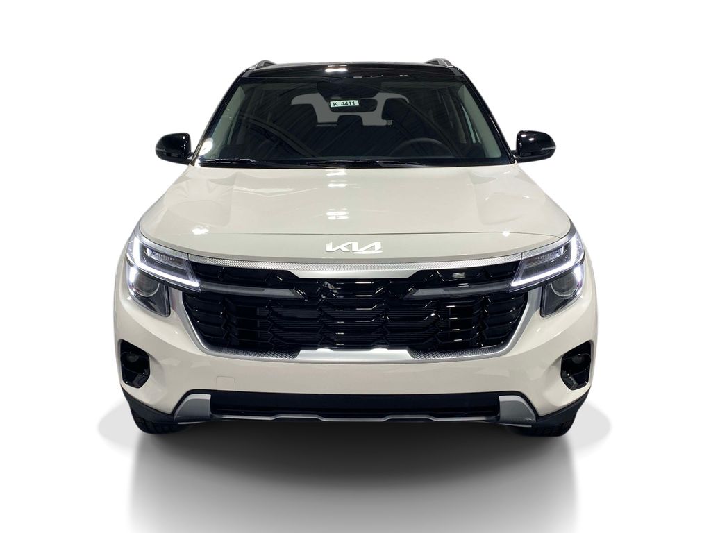 2026 Kia Seltos S - Clear White/Black Roof exterior view 6