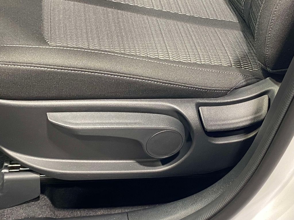 2026 Kia Sorento LX - Glacial White Pearl exterior view 17