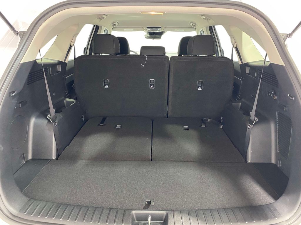 2026 Kia Sorento LX - Glacial White Pearl exterior view 9