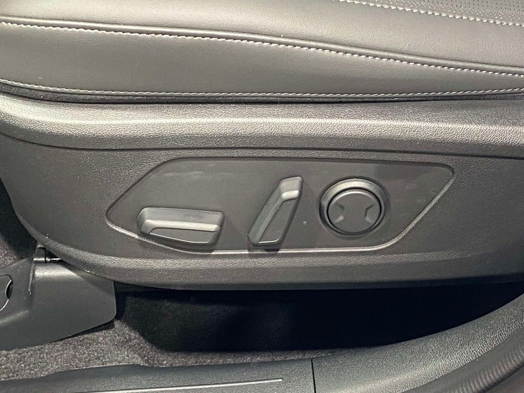 2026 Kia Sorento S - Glacial White Pearl exterior view 16