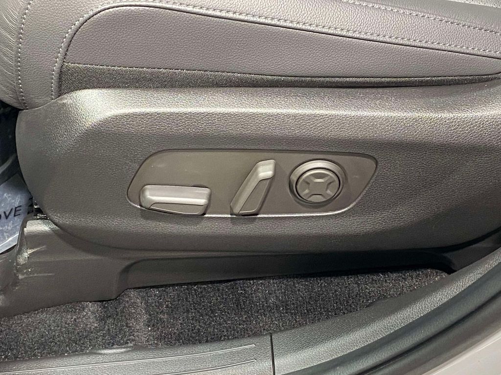 2026 Kia Carnival Hybrid SX Prestige - Ceramic Silver exterior view 17