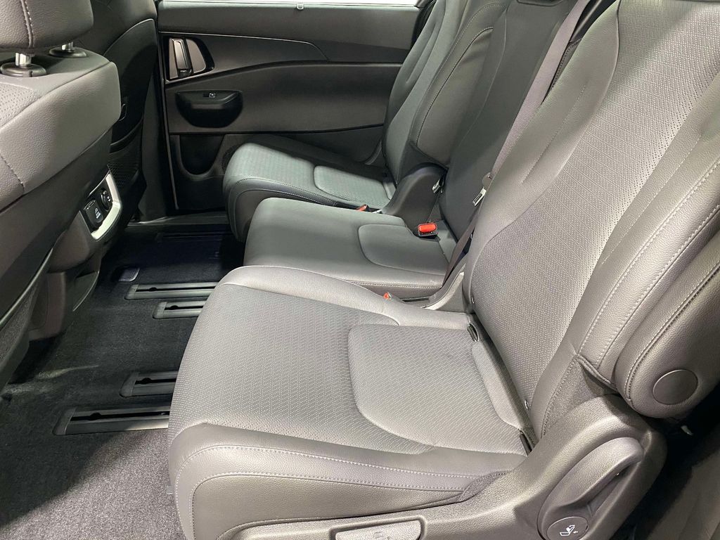 2026 Kia Carnival Hybrid SX Prestige - Ceramic Silver exterior view 11