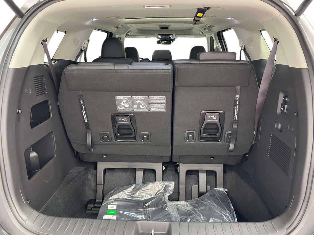 2026 Kia Carnival Hybrid SX Prestige - Ceramic Silver exterior view 9