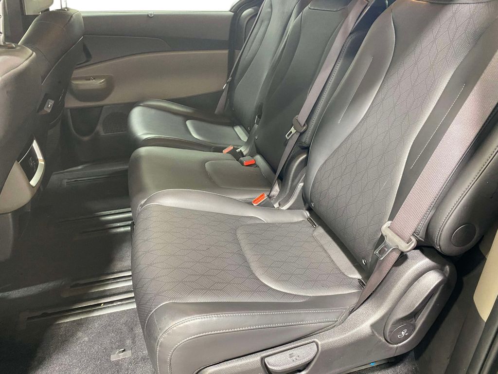 2025 Kia Carnival Hybrid EX - Aurora Black Pearl exterior view 12