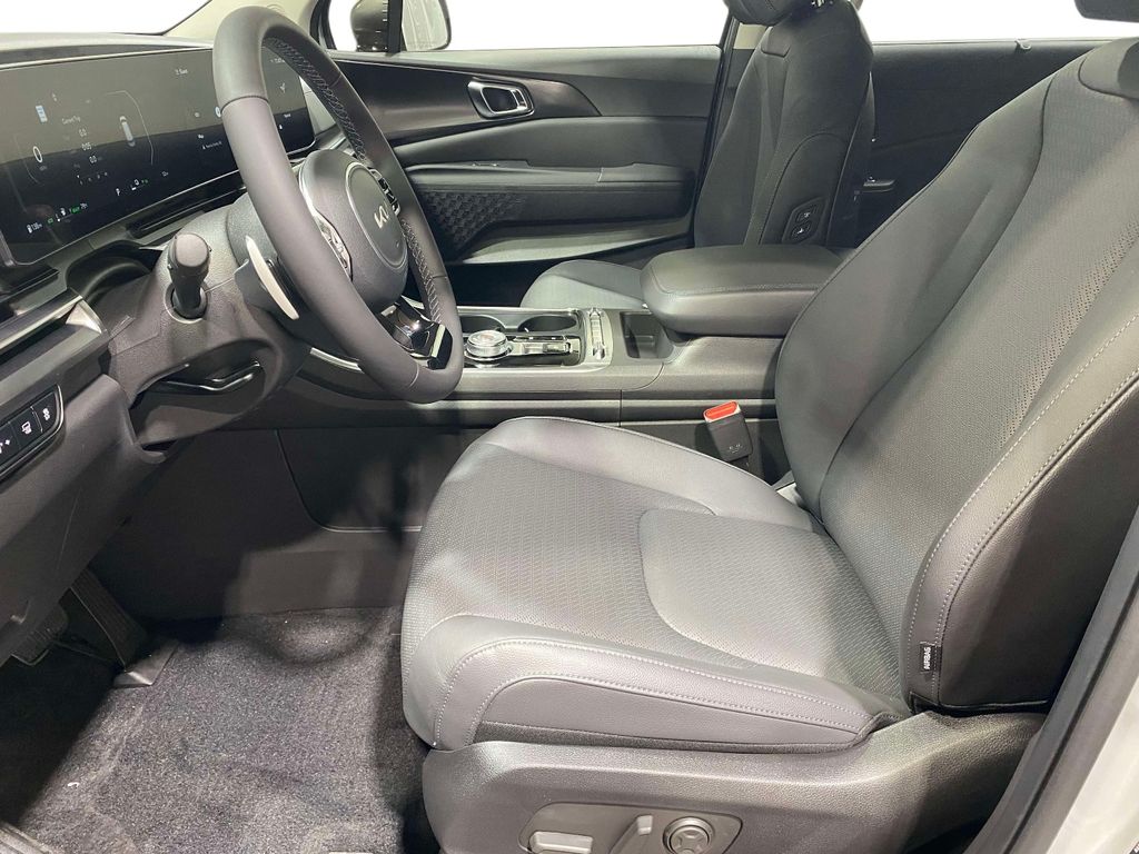2026 Kia Carnival Hybrid SX Prestige - Ceramic Silver exterior view 17