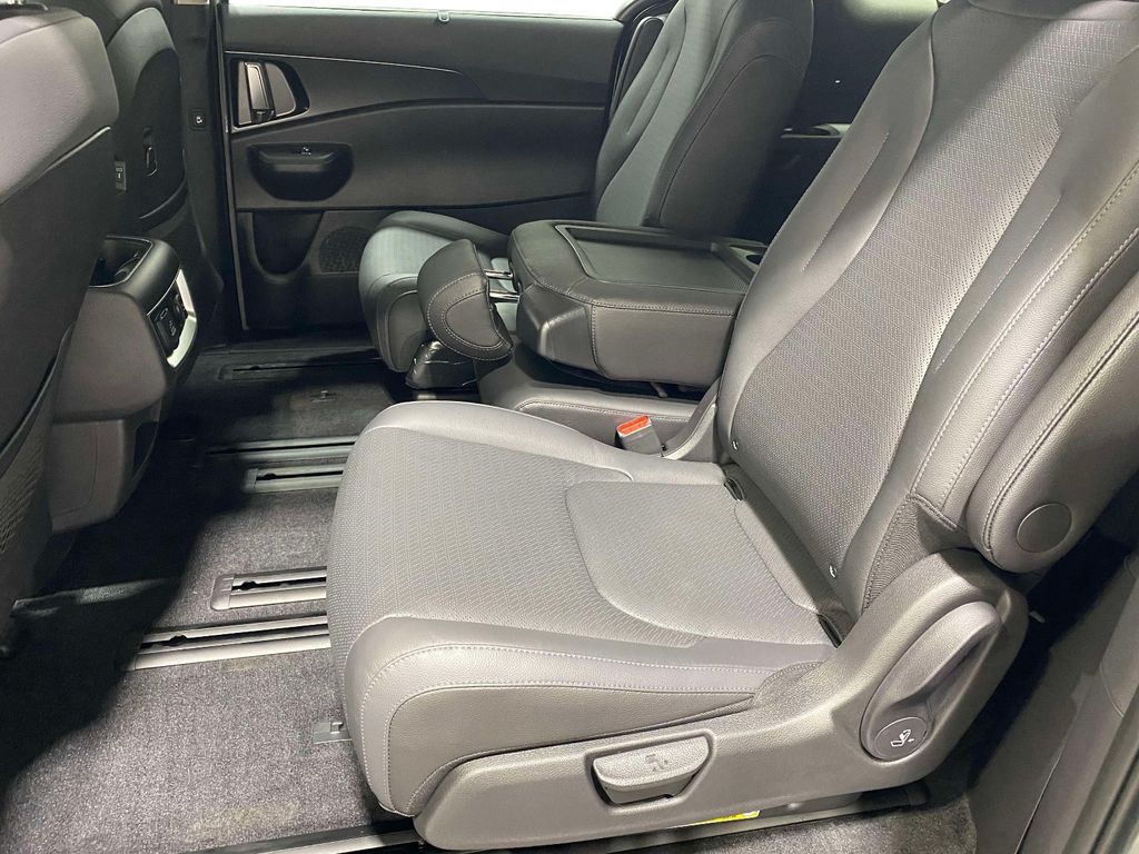 2026 Kia Carnival Hybrid SX Prestige - Ceramic Silver exterior view 12